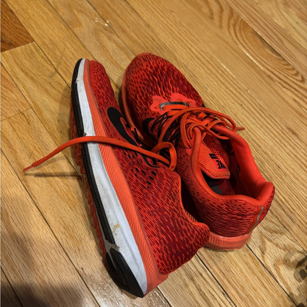 Nike Zoom Winflo 5 Red Running Shoes.
